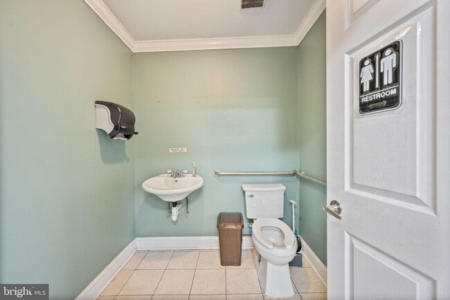 Building Photo - 807 Eastern Blvd