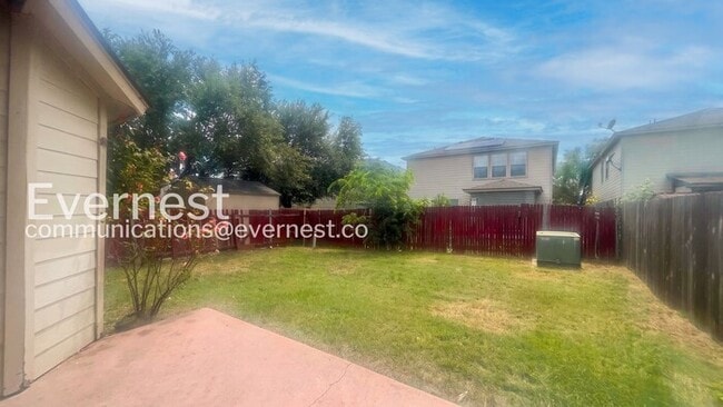 Building Photo - 3 Bed, 3 Bath Home with Garage / Pet-Friendly / Available Now!
