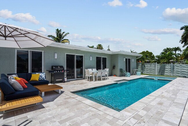 Building Photo - 2001 NW 36th St