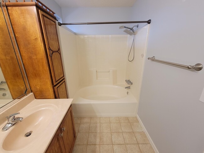 Building Photo - 2256 Orion Lake Dr