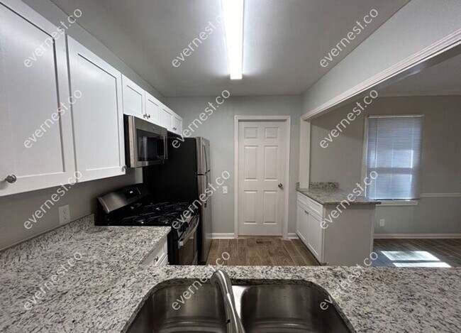 Building Photo - 2776 Palm Dr