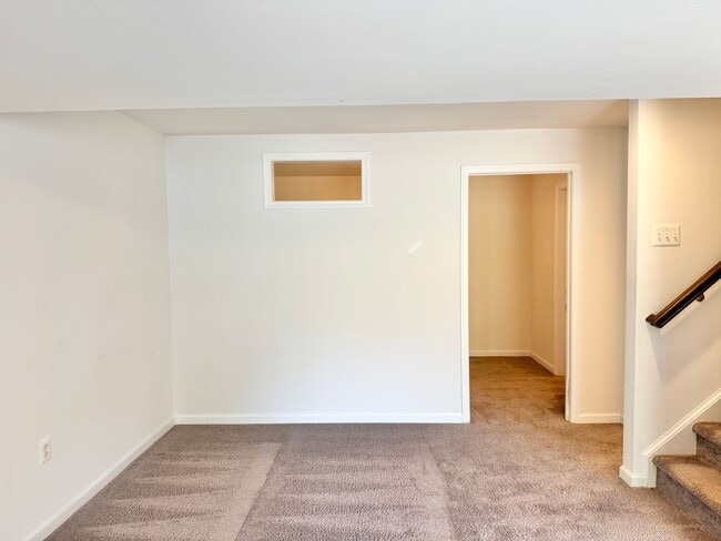 Building Photo - CLOSE TO BROOKE POINT VRE - LARGE ACREAGE HOME - STAFFORD- BASEMENT KITCHENETTE