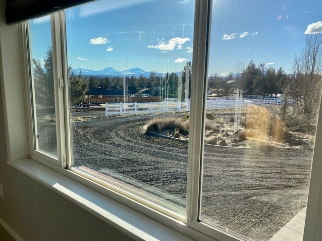 Building Photo - 3 Bedroom 2 Bathroom house in Crooked River Ranch with huge views and a shop!