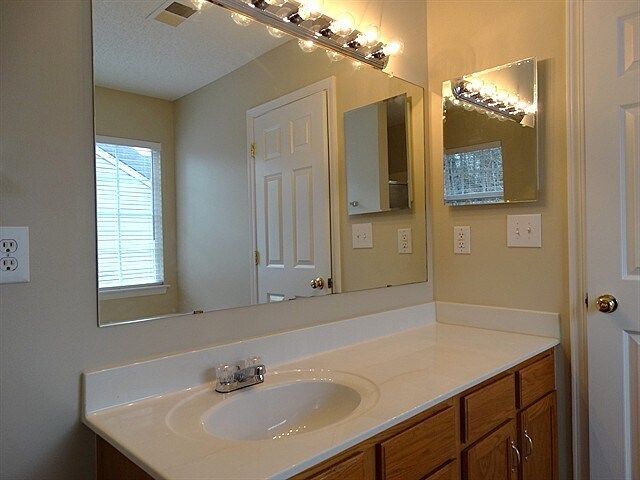 Building Photo - 1655 Summit Ridge Ln