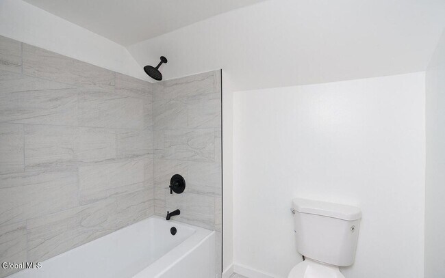 Building Photo - 1538 Nott St