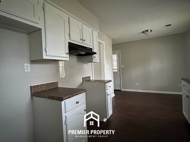 Building Photo - 10075 Yates Dr