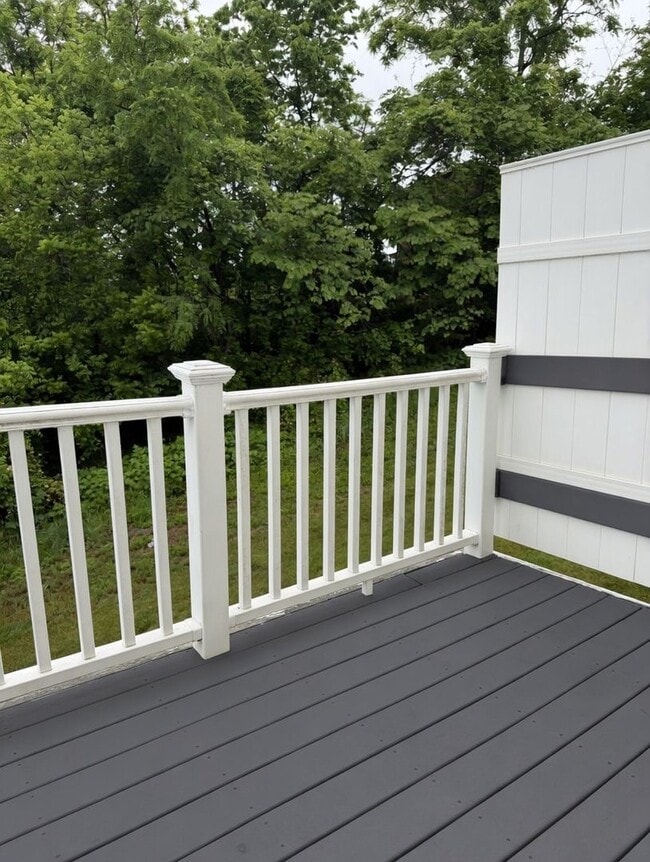 Building Photo - Spacious 2-Bedroom Townhouse with Garage