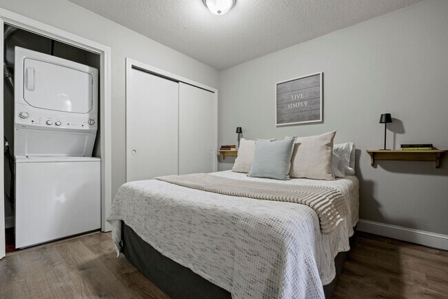 Building Photo - 5 Blackstone Dr