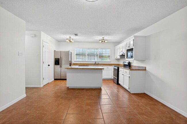 Building Photo - Beautiful Diamondhead Home