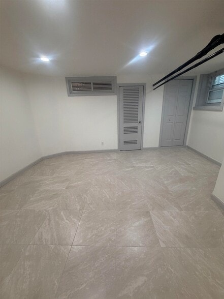 Building Photo - 124 Winfield Ave