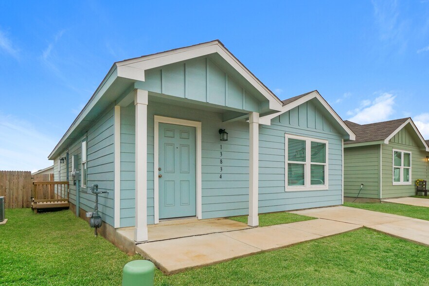 Building Photo - 13834 Goat Cv