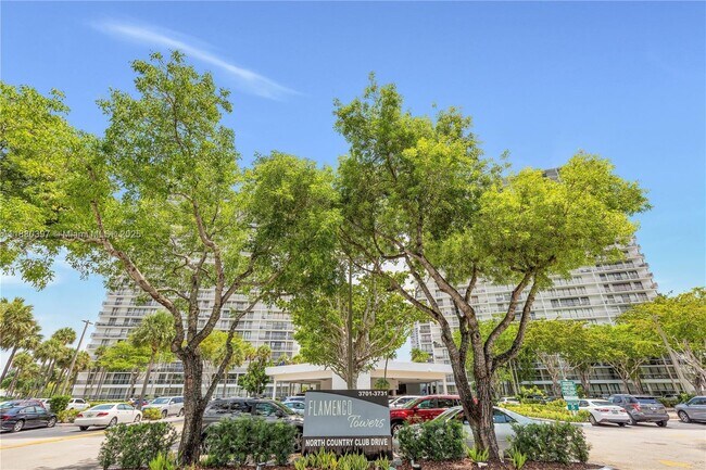 Building Photo - 3701 N Country Club Dr