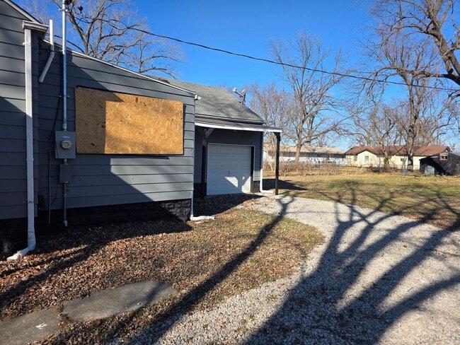 Building Photo - LIMITED TIME**1/2 OFF DEPOSIT**