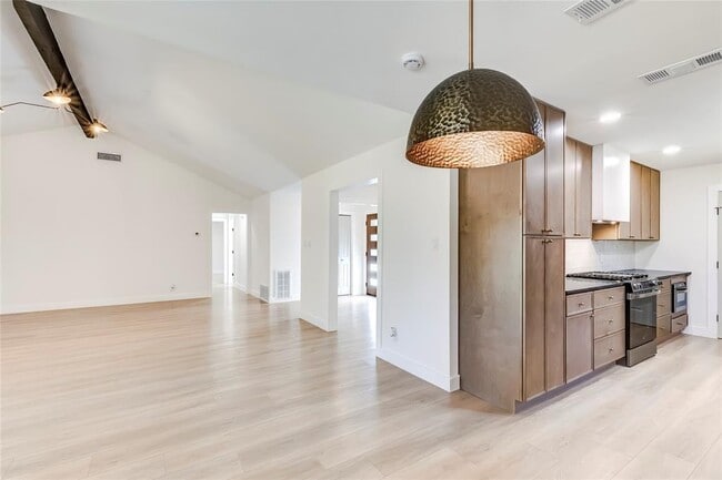 Building Photo - 4827 Gerona Dr