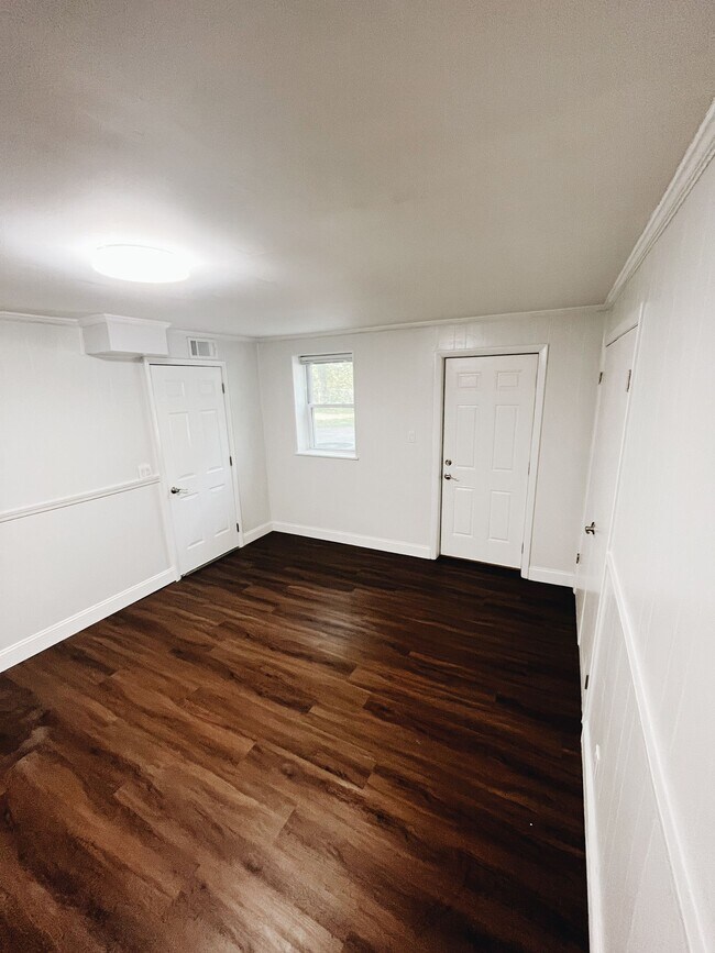 Building Photo - 862 Clematis Dr