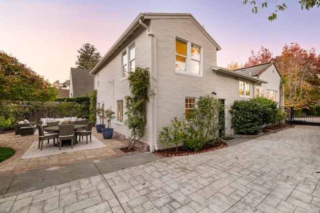 Building Photo - 105 Pepper Ave