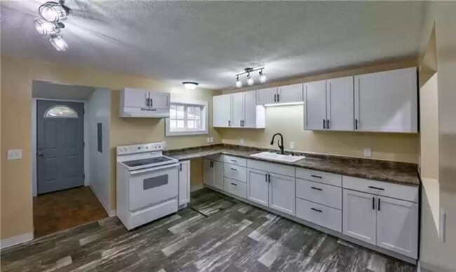 Primary Photo - 3 Bedrooms, 1 Bathroom Single Family Home ...