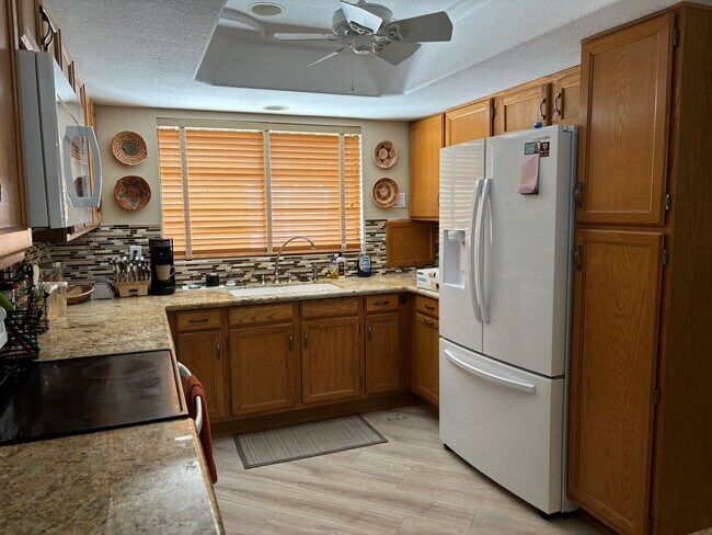 Building Photo - Large & Inviting Home in Leisure World.  A 45+ Active Adult Resort Community Available May throug...