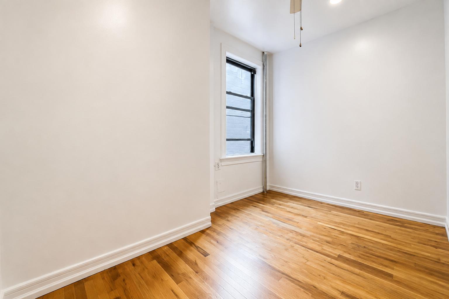 Building Photo - 4305 Broadway