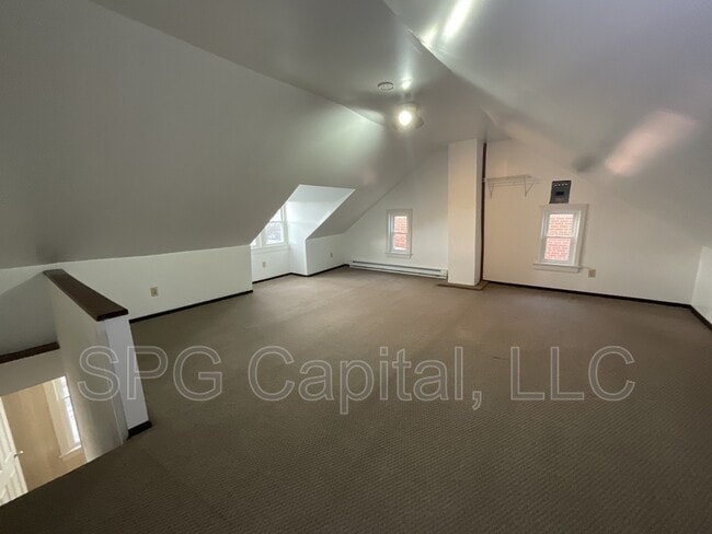 Building Photo - 218 W Middle St