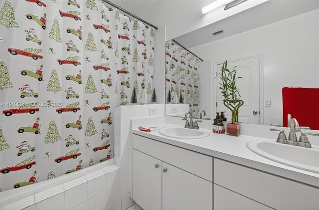 Building Photo - 10101 SW 162nd Ct