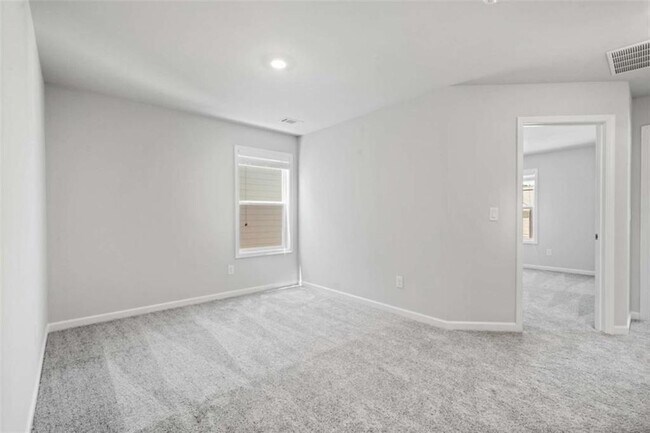 Building Photo - 3320 Westgate Park Dr