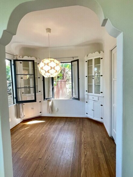 Building Photo - 2437 Arthur St