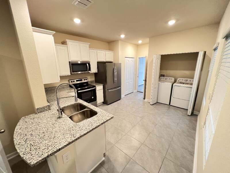 Building Photo - 64 Pasadena Dr