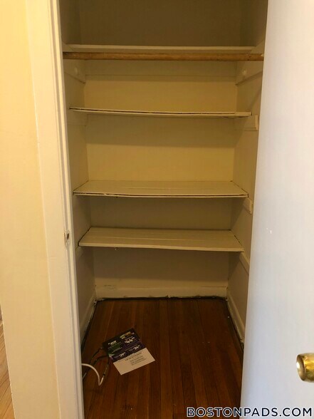 Building Photo - 122 Dustin St