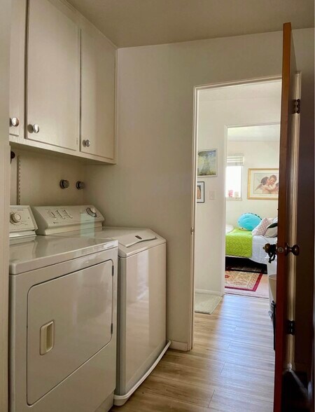 Building Photo - 165 S 600 W