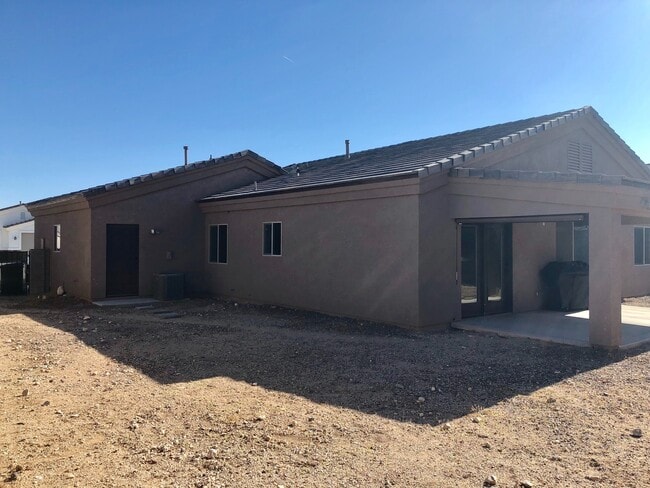 Building Photo - Spacious 4 Bedroom in Southern Vista Estates!