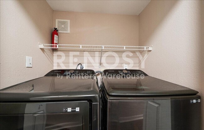 Building Photo - Modern Comfort and a Garage in Prime Aurora Location