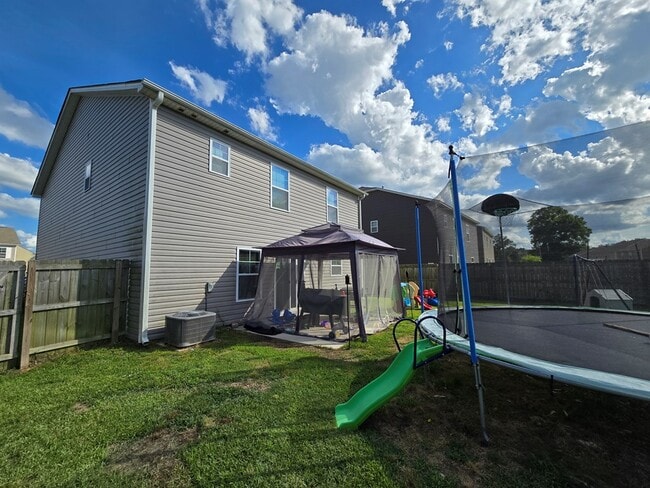 Building Photo - 1718 Smalls Dr