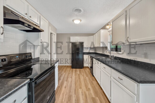 Building Photo - 2322 S Vine St