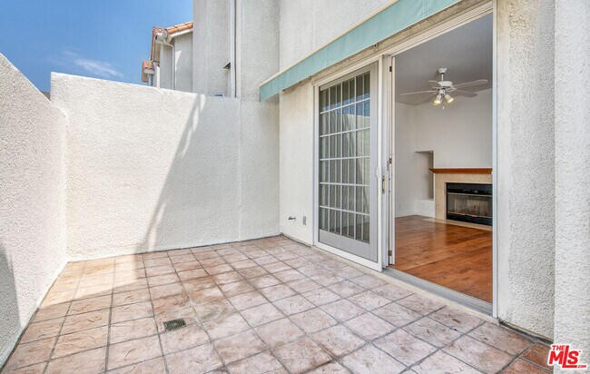 Building Photo - 2333 Oak St