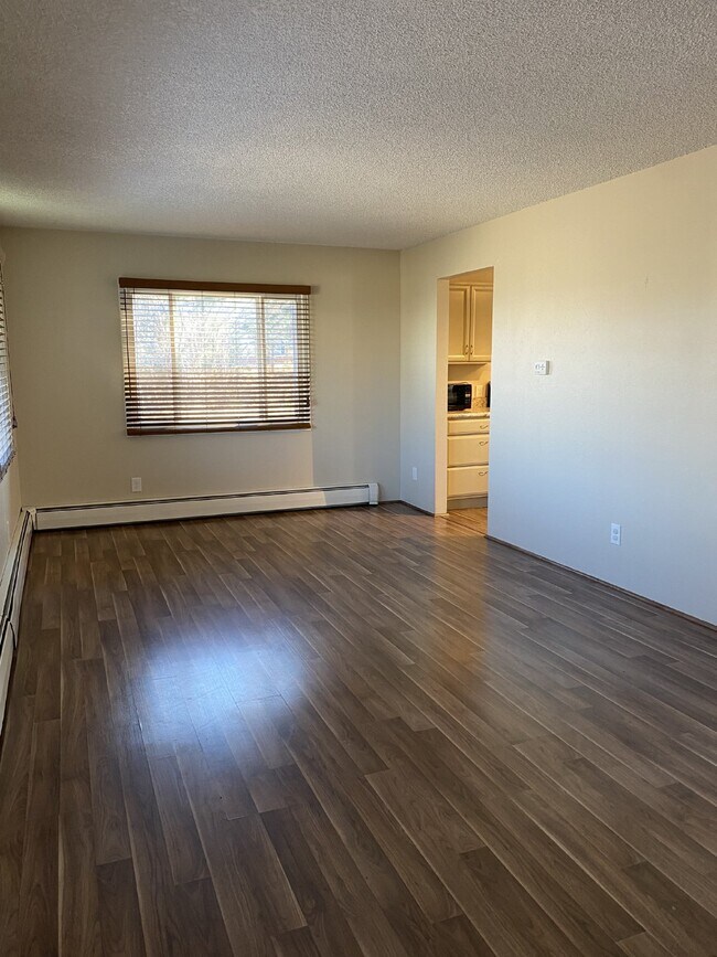 Building Photo - 3 bedroom - Hartsock