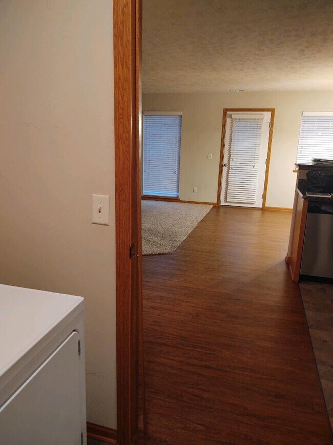 Garage Entry - 6051 Glenbrook Ln