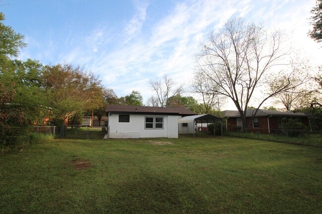 Building Photo - Coming Soon! Updated 3 Bed 2 Bath Rental! ...