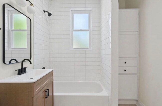 Building Photo - 1340 W Hollywood Ave