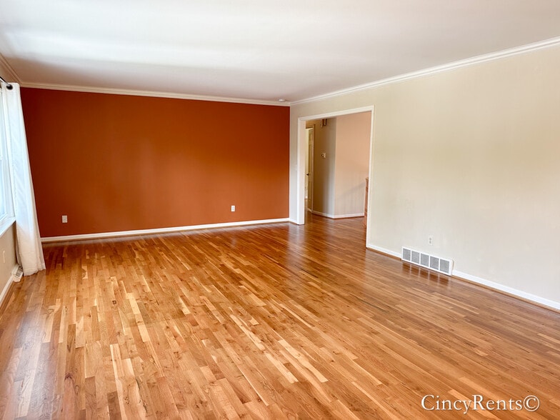 Building Photo - 6463 Oldbarn Ct