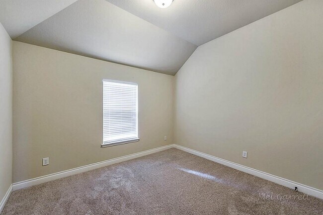 Building Photo - 28810 Davenport Dr