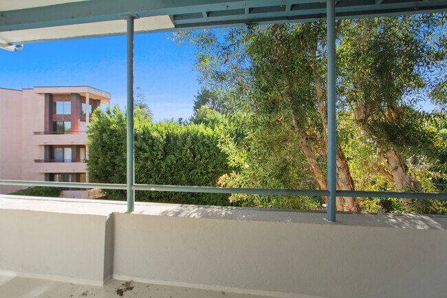 Building Photo - 1975 S Beverly Glen Blvd