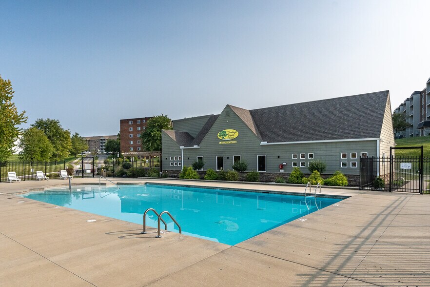 Primary Photo - Vantage Pointe West Apartment Homes
