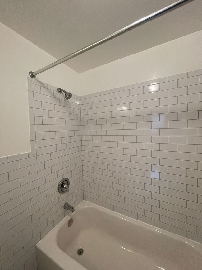 Building Photo - 202 Broadway