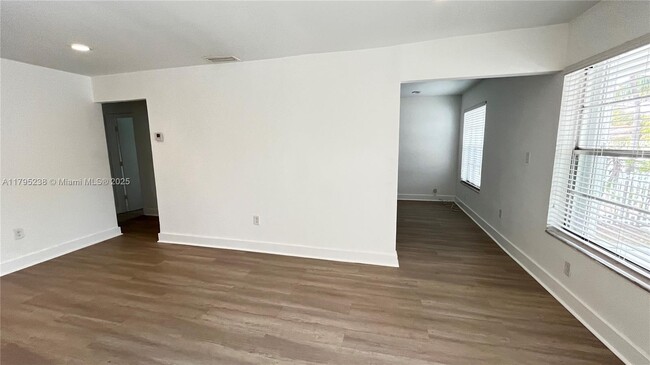 Building Photo - 1807 NW 33rd St