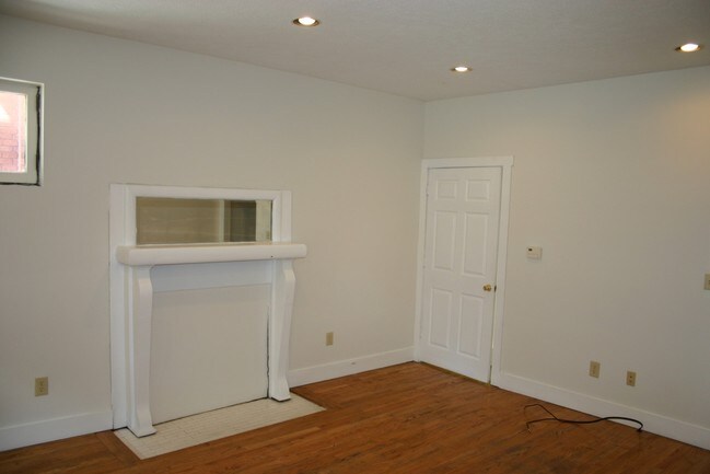 Building Photo - 1986 Summit St