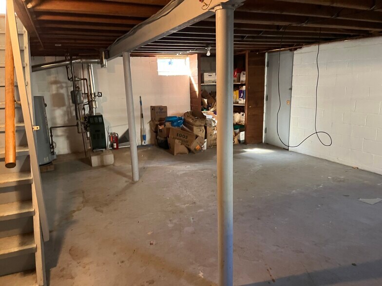 Building Photo - 4631 Lake Ave