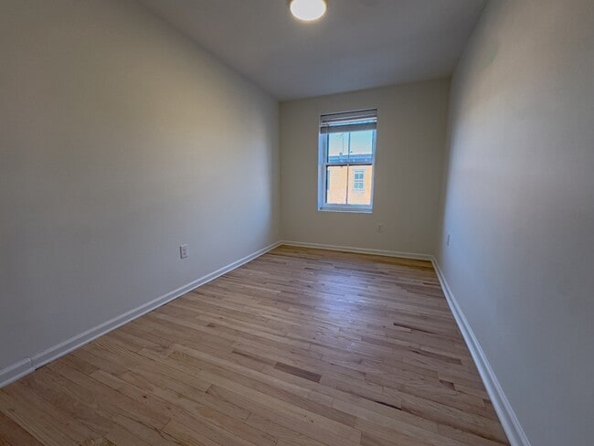 Building Photo - 2036 Wallace St