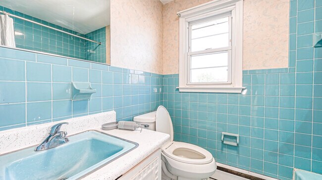 Building Photo - 46 Millis St