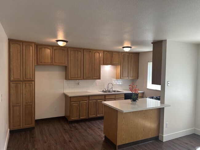 Building Photo - 3000 Jade Way